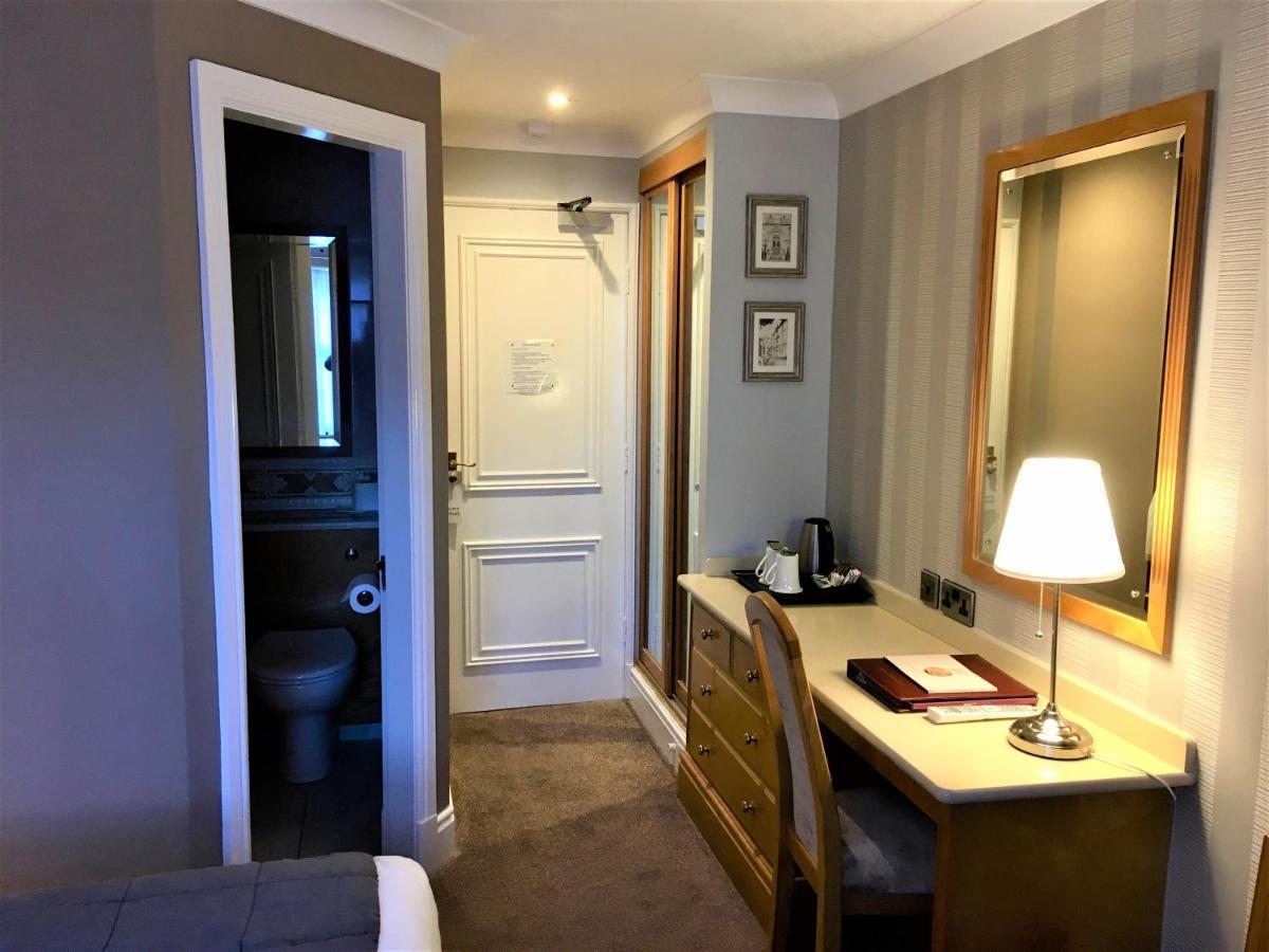 Astley Bank Hotel Darwen Eksteriør bilde
